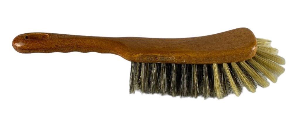 brosse main cheveux poils gris